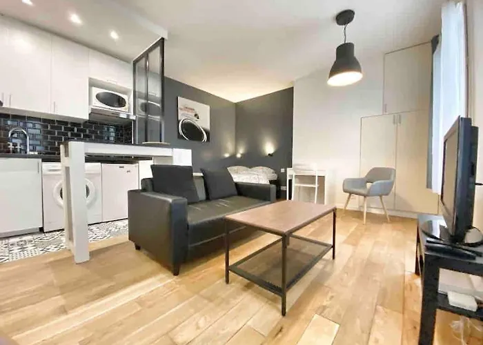 Charming Flat In Montmartre