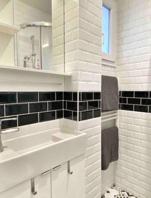 Charming Flat In Montmartre Paris