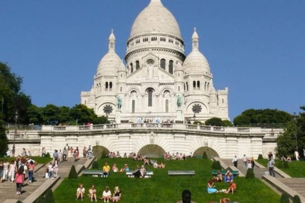 Charming Flat In Montmartre Paris